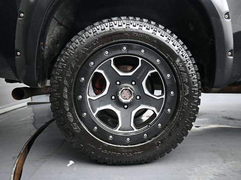 Used 2011 Toyota Tundra 4x4 CrewMax image 10