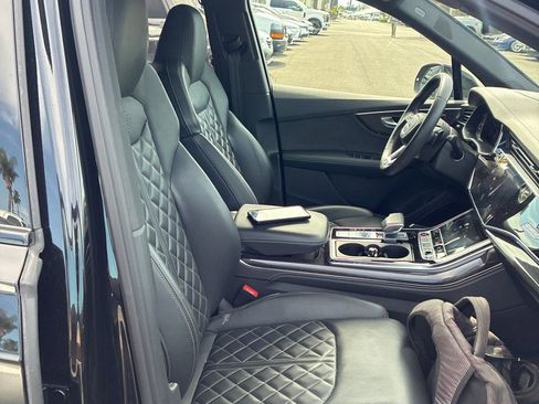 Used 2023 Audi SQ7 Prestige image 9