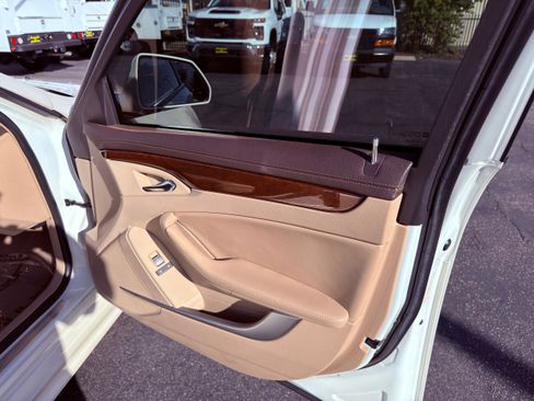 Used 2010 Cadillac CTS Luxury image 11