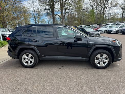 Used 2021 Toyota RAV4 LE AWD/4WD image 8