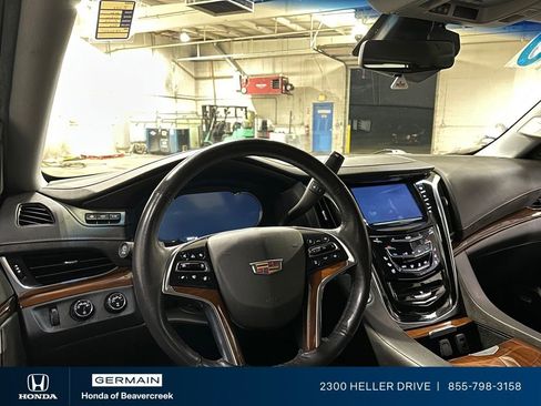 Used 2020 Cadillac Escalade Luxury w/ Escalade Sport Edition AWD/4WD image 15