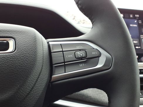 Used 2023 Jeep Compass Latitude image 23