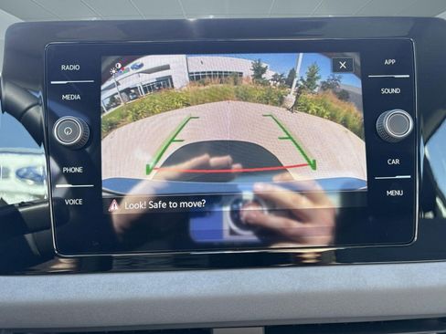 Used 2025 Volkswagen Jetta SE image 21