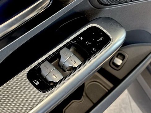 Used 2025 Mercedes-Benz GLC 300 image 14