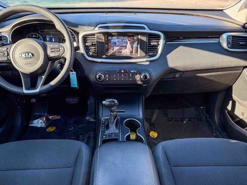 Used 2016 Kia Sorento LX image 12
