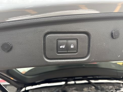 Used 2022 Nissan Pathfinder SL w/ SL Premium Package image 22