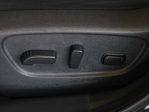 Used 2018 Nissan Rogue SV image 10