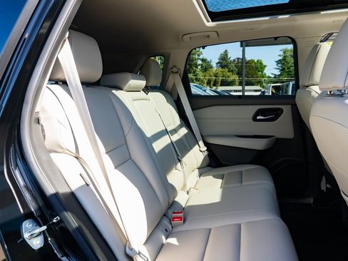 Used 2023 Nissan Rogue SL w/ SL Premium Package image 23