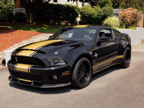 Used 2012 Ford Mustang Shelby GT500 w/ SVT Performance Pkg image 31