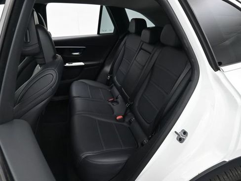 Used 2024 Mercedes-Benz GLC 300 image 29