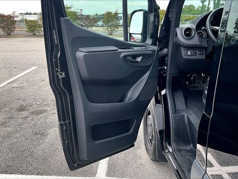 Used 2025 Mercedes-Benz Sprinter 2500 image 22
