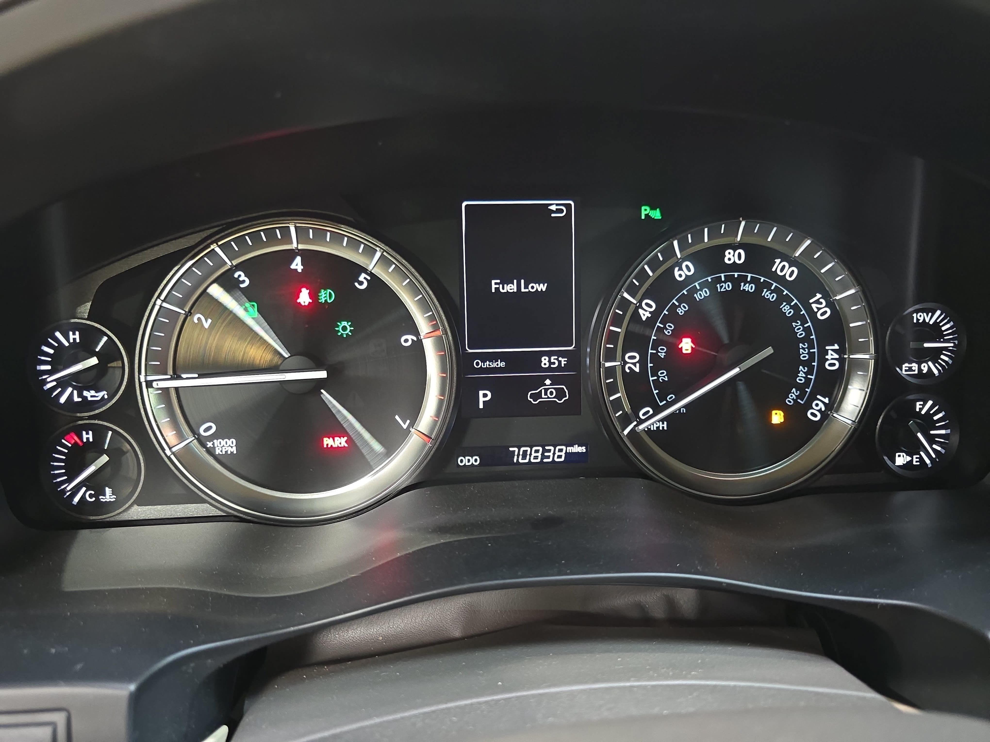 Used 2021 Lexus LX 570 4WD w/ Luxury Package image 16