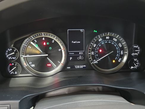Used 2021 Lexus LX 570 4WD w/ Luxury Package image 16