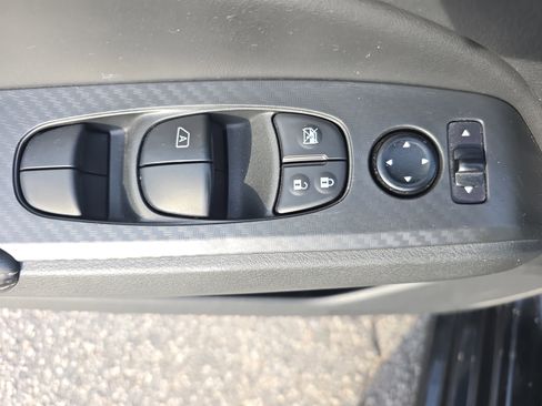 Used 2024 Nissan Altima 2.5 SV FWD image 24