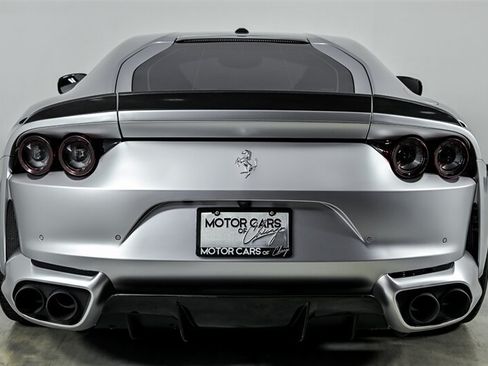 Used 2018 Ferrari 812 Superfast RWD image 8