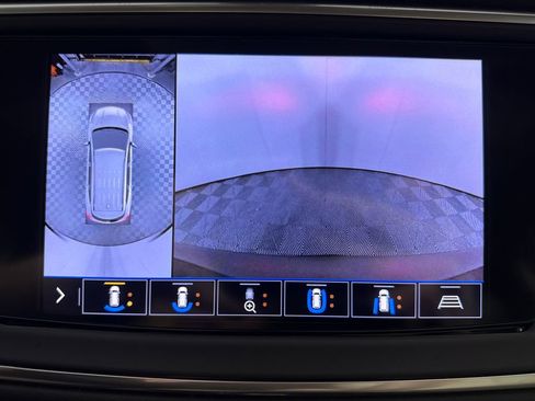 Used 2020 Buick Enclave Essence w/ Sound and Sites Package FWD image 18