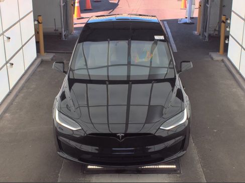 Used 2024 Tesla Model X Plaid image 2