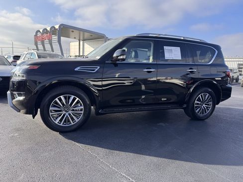 Used 2024 Nissan Armada SL w/ Captain's Chairs Package image 2