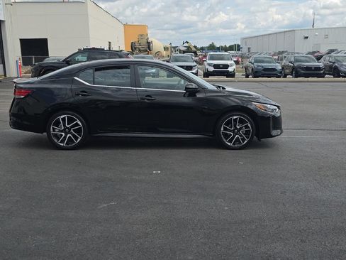 Used 2025 Nissan Sentra SR FWD image 9