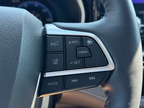 Used 2024 Toyota Highlander Platinum FWD image 27