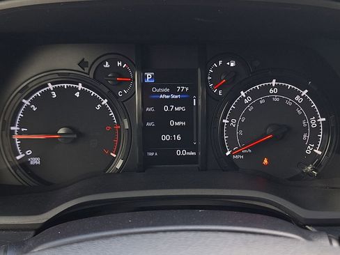Used 2023 Toyota 4Runner SR5 Premium w/ Moonroof Package AWD/4WD image 18