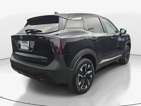 Used 2025 Nissan Kicks SV image 7