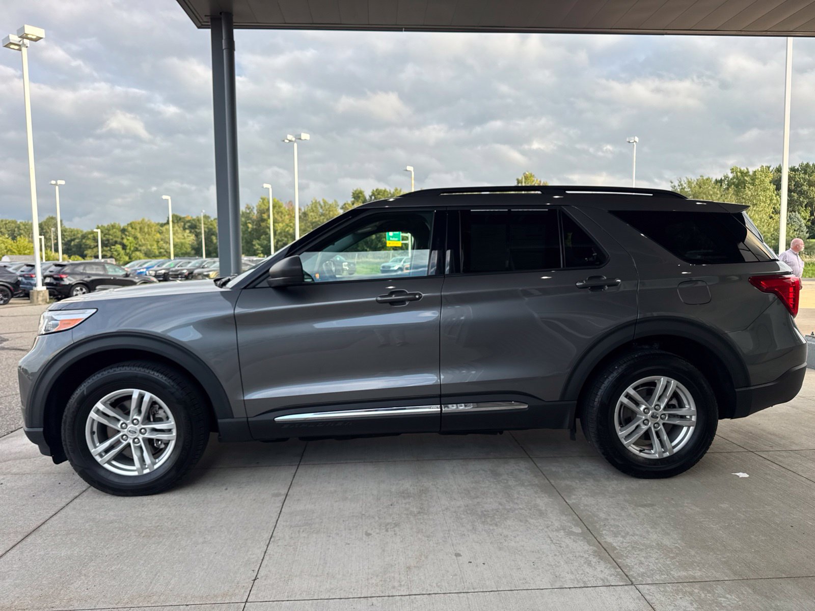 Certified 2024 Ford Explorer XLT w/ Equipment Group 202A AWD/4WD image 4