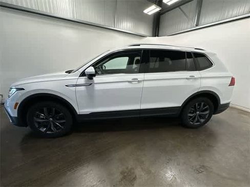 Certified 2022 Volkswagen Tiguan SE image 2