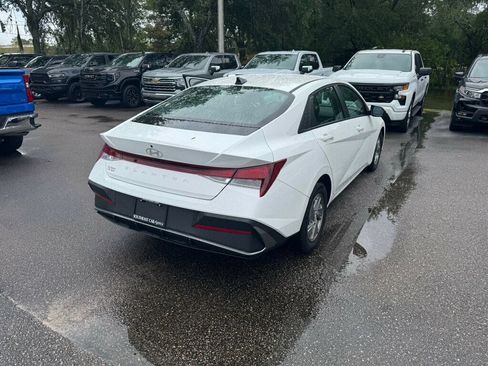 Used 2026 Hyundai Elantra SE FWD image 10