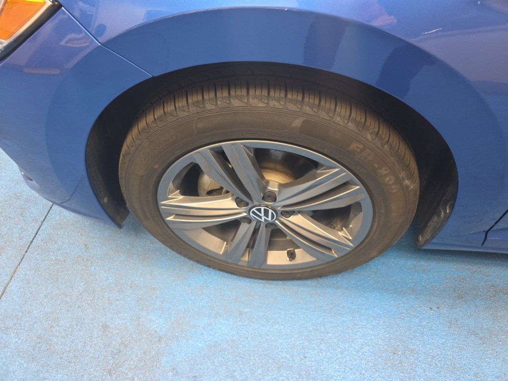 Used 2024 Volkswagen Jetta SE FWD image 12