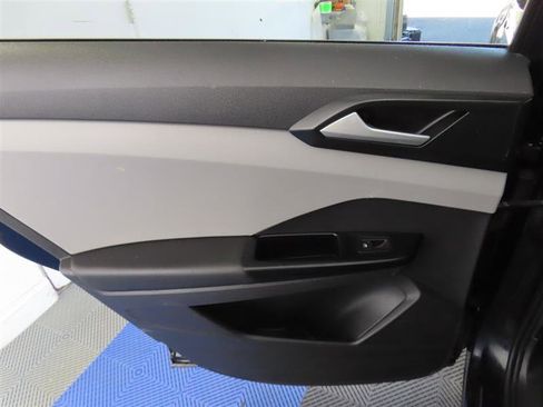 Used 2022 Volkswagen Taos SE AWD/4WD image 29