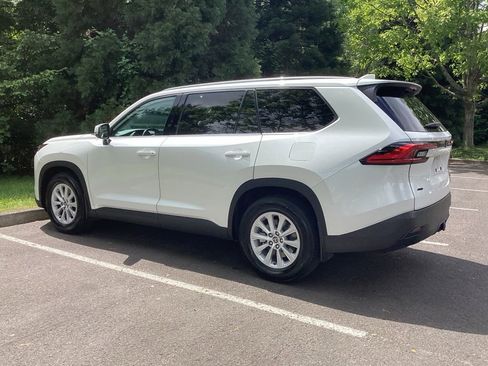 Used 2024 Toyota Grand Highlander AWD image 9