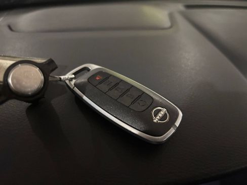 Used 2025 Nissan Rogue SV FWD image 21
