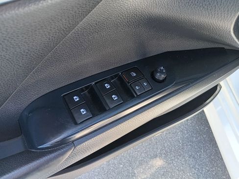 Used 2018 Toyota Camry LE FWD image 22