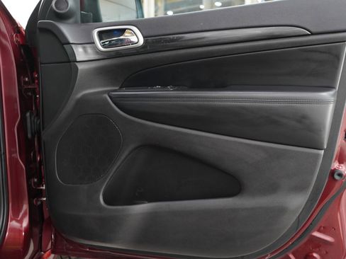 Used 2019 Jeep Grand Cherokee Altitude image 9