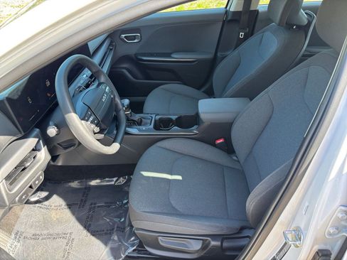 Used 2025 Kia K4 LXS image 29