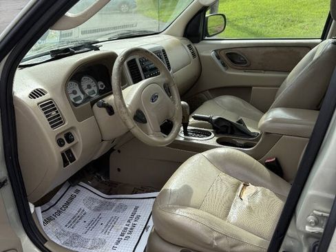 Used 2005 Ford Escape Limited AWD/4WD image 9