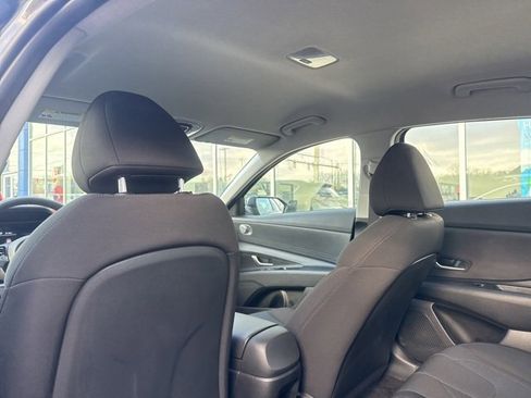 Certified 2025 Hyundai Elantra SE image 50