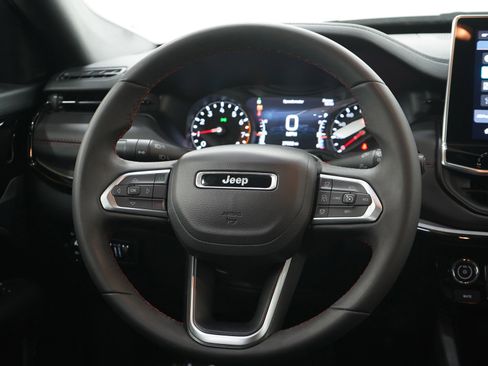 Used 2025 Jeep Compass Trailhawk AWD/4WD image 15