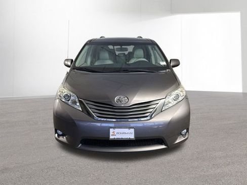 Used 2013 Toyota Sienna XLE image 26