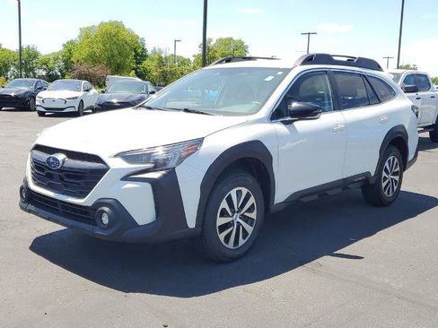 Used 2024 Subaru Outback Premium AWD/4WD image 2