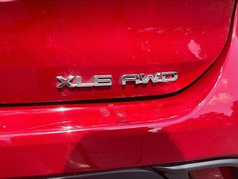 Used 2022 Toyota Highlander XLE AWD/4WD image 24