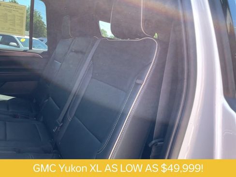 Used 2023 GMC Yukon XL SLT AWD/4WD image 36