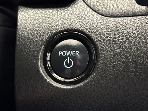 Used 2025 Toyota Camry SE w/ Convenience Package image 21