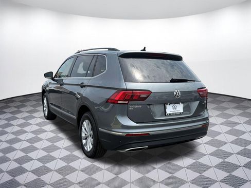 Used 2018 Volkswagen Tiguan SE w/ Panoramic Sunroof Package AWD/4WD image 3