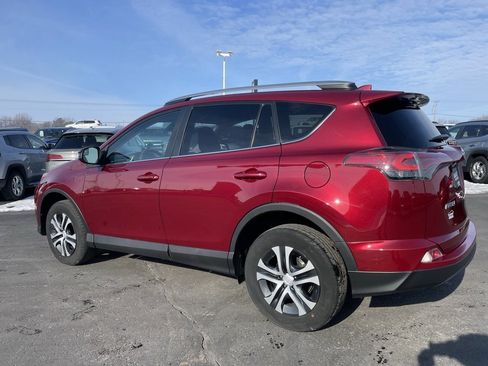 Used 2018 Toyota RAV4 LE image 5