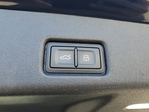 Used 2025 Audi Q5 Premium w/ Convenience Package AWD/4WD image 10