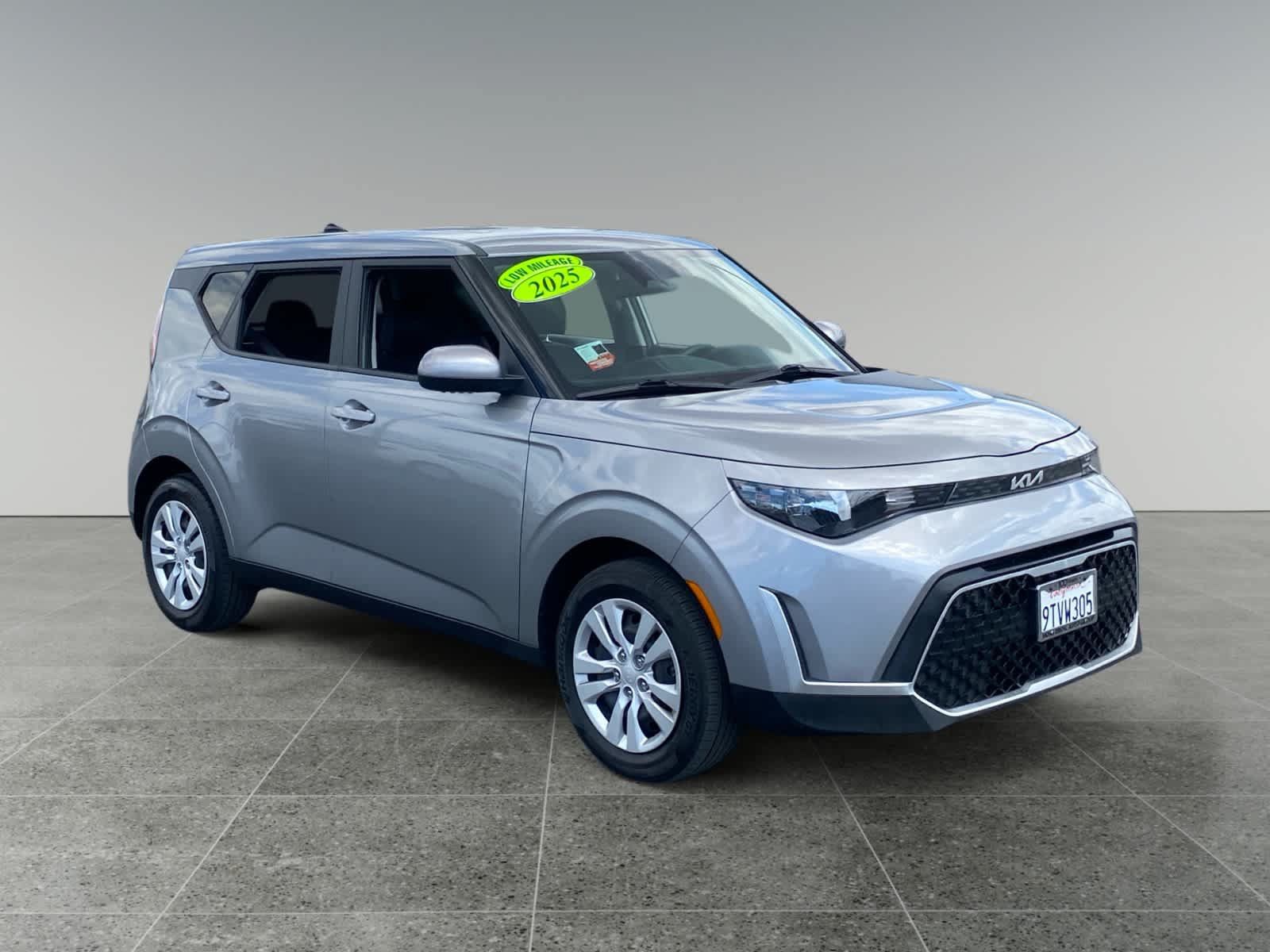 Used 2025 Kia Soul LX FWD image 7