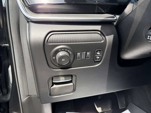 Used 2022 Jeep Grand Wagoneer Series II AWD/4WD image 20