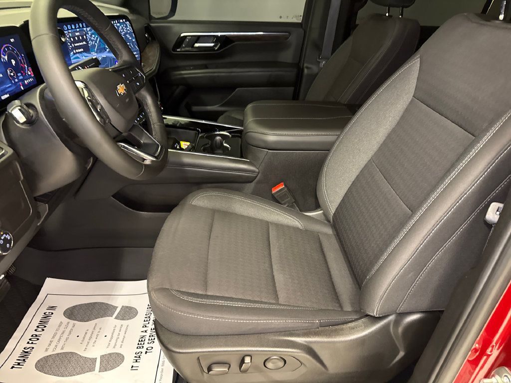Used 2025 Chevrolet Suburban LS RWD image 19